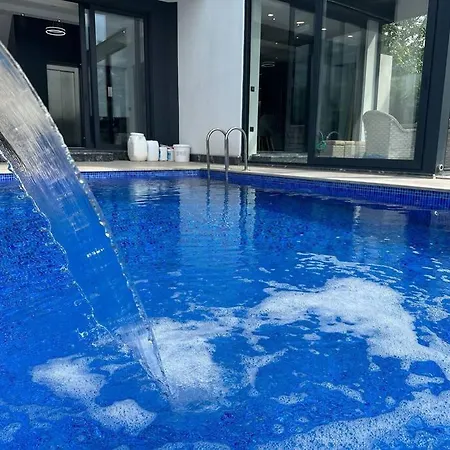 Ξενοδοχείο Luxury *